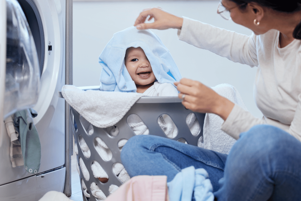 Como lavar roupa de bebê na máquina com segurança